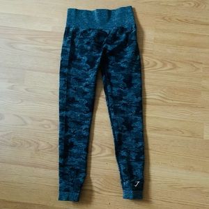 Gymshark Camo Leggings - black - size:small